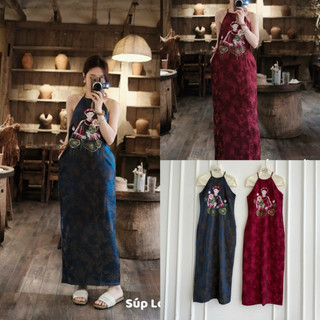 Váy lụa cổ yếm thêu Thiếu nữ bên hoa sen dáng dài