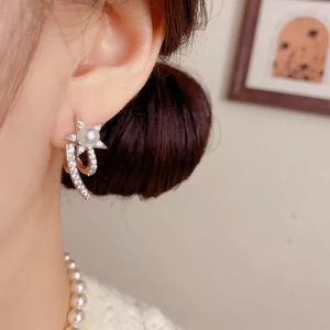 V.I.T Accessories | Bông tai sao hạt châu đính đá (2 màu)