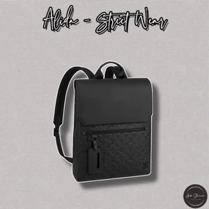 ⚡️[Hight Quality] Balo Nam Nữ Đen Hoa Dập Backpack - Điểm Nhấn Nắp Phối Tag Da Cao Cấp Loại 1