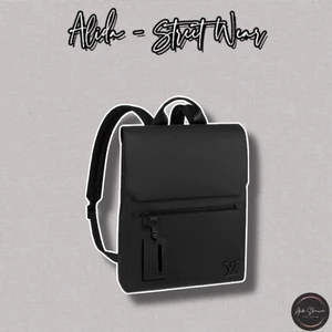 ⚡️[Hight Quality] Balo Nam Nữ Đen Trơn Backpack 40 - Điểm Nhấn Nắp Phối Tag Da Loại 1 Cao Cấp