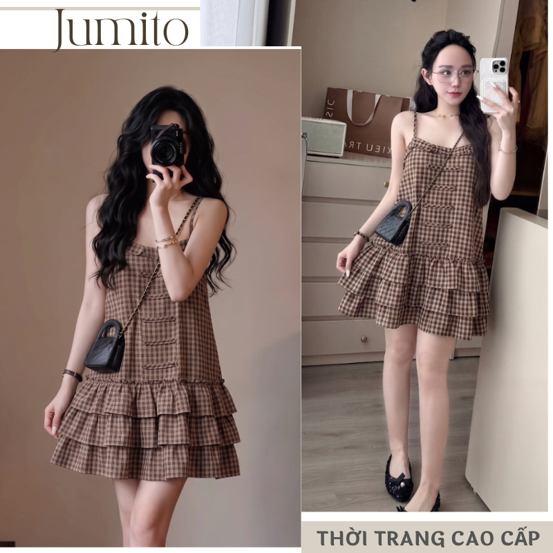 Đầm hai dây dáng ngắn họa tiết kẻ caro phối khuy tết xếp tầng bồng bềnh chất thô cotton hcom25970