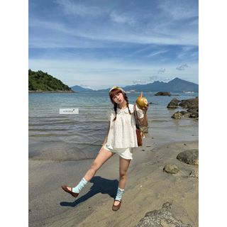 𝐉𝐚𝐧𝐠𝐦𝐢 𝐓𝐨𝐩 - Áo sơ mi nữ babydoll thiết kế tay phồng bo chun cổ sen phối nút hoa nhí nhien.official NAS00068