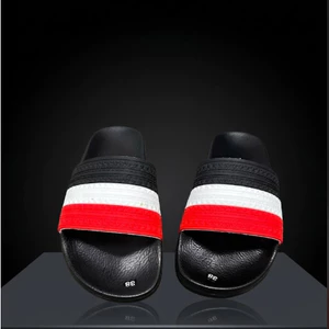 Giày Dép Quai Ngang Cả Nam Nữ, Phối 3 Màu Năng Động, Chất Lượng Cao Từ Size 37-43, Kiểu Dáng Thịnh Hành 2025 Bản Đặc Biệ