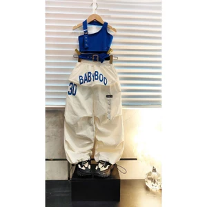 Bộ Thể Thao Bé Gái Áo Lệch Vai Croptop Quần Jogger Dù Bo Gấu Phong Cách Hàn Quốc