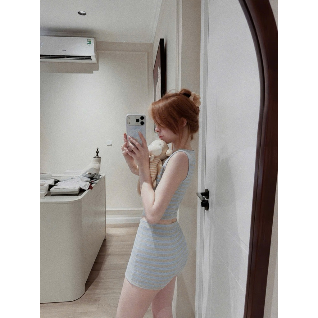 Set áo hai dây mix chân váy kẻ sang lắm lun