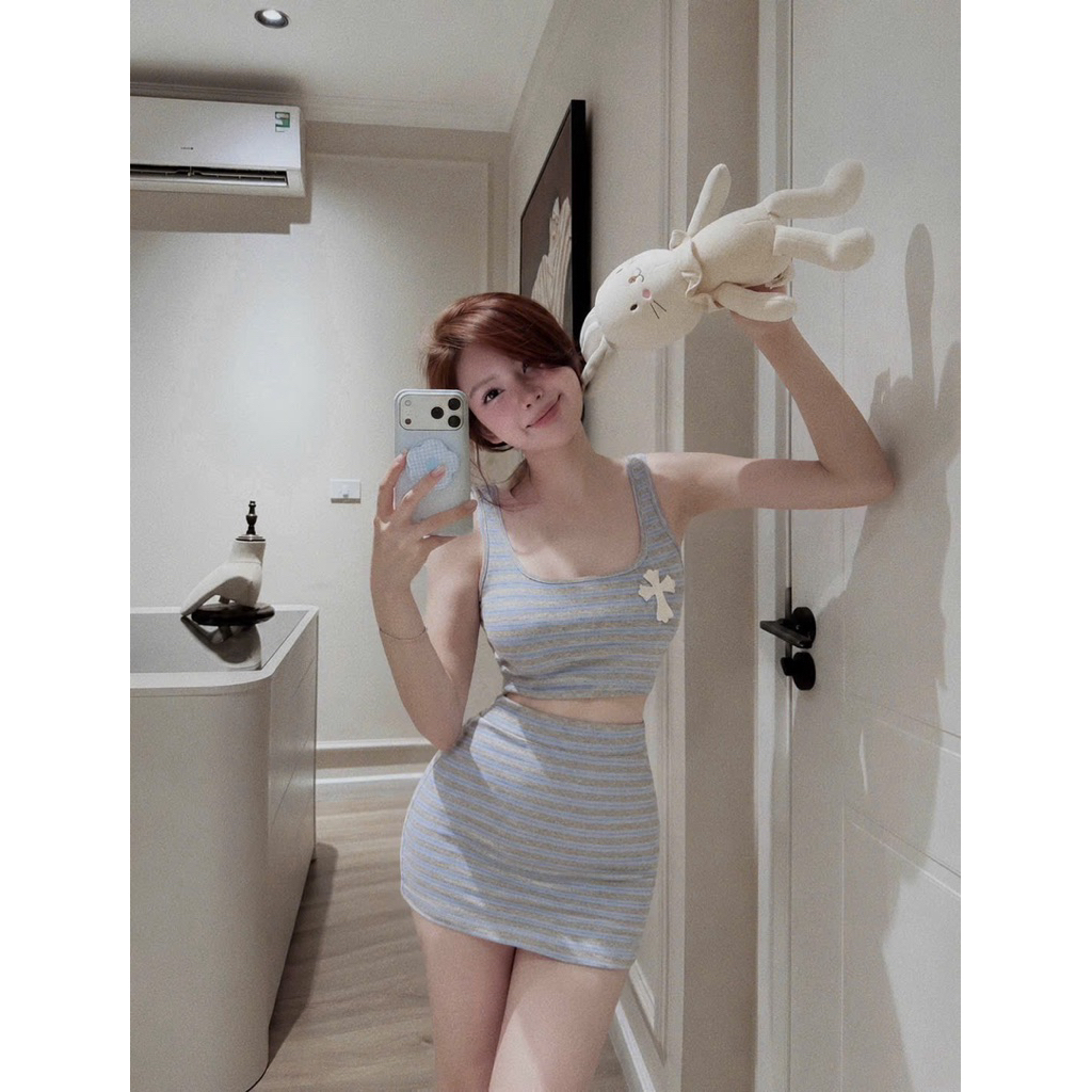 Set áo hai dây mix chân váy kẻ sang lắm lun