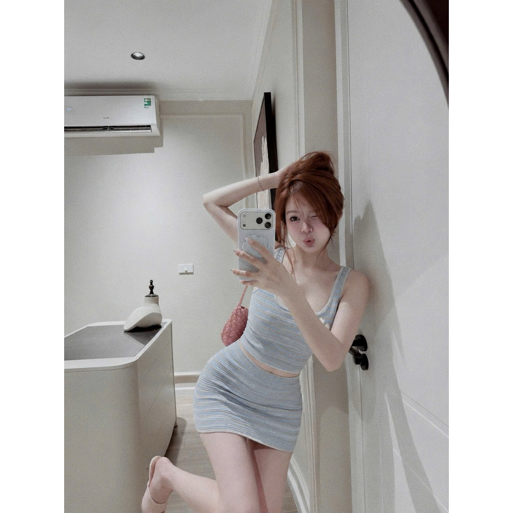 Set áo hai dây mix chân váy kẻ sang lắm lun
