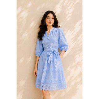 SWANLAKE | Váy Đầm Nữ Suông Cổ Trụ Cài Nút Dây Thắt Eo Cotton Thêu Đục Lỗ Tay Bí Lỡ Có Túi D12671