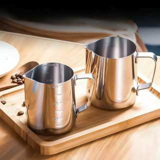 Ca đánh sữa có vạch định lượng, làm nguội cà phê pha máy, inox 304, nhiều dung tích, có quai cầm tiện lợi, chống bỏng