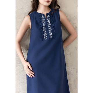 SWANLAKE | Váy Đầm Nữ Midi Suông Sát Nách Cổ Tròn Xẻ V Chất Linen Thêu Hoa Có Túi Dạo Phố D13813