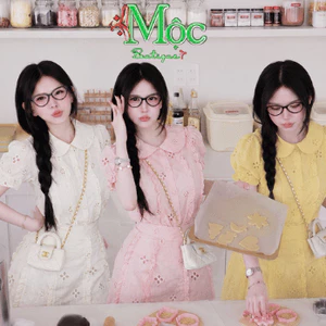 Set váy ngắn, Set TK Đũi Thêu Hoa áo cổ sen nút bọc phối bèo tay phồng búp + CV chữ A mini_MKAXT