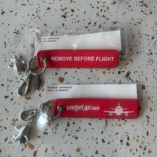 Móc khoá Vietjet Air - Móc khoá lưu niệm thẻ đỏ cùng máy bay kim loại