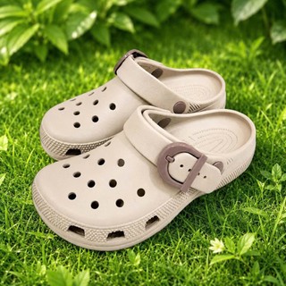 Dép Sục Quai Cài Điều Chỉnh, Êm Nhẹ, Không Trơn Trượt, Tặng Kèm 8 Charm Ngẫu Nhiên Dễ Thương (TLA 02- A1)
