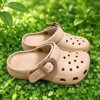 Dép Sục Quai Cài Điều Chỉnh, Êm Nhẹ, Không Trơn Trượt, Tặng Kèm 8 Charm Ngẫu Nhiên Dễ Thương (TLA 02- A1)