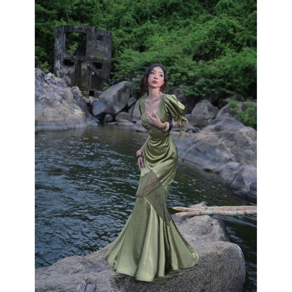 MOLISA DRESS - ĐẦM LỤA XANH RÊU PHỐI REN CAO CẤP