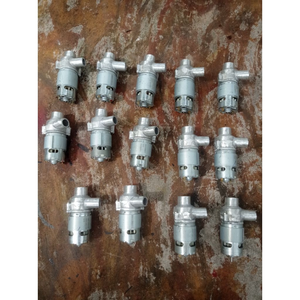 máy bơm nước 12 v thái bình dùng trực tiếp bình acquy , tưới cây.