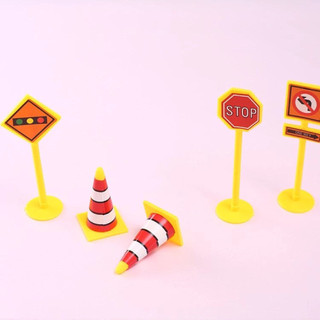 [Combo 3] Set 6 máy xúc, set biển báo 10 chi tiết, xe công nhân lái máy xúc trang trí bánh sinh nhật bánh kem