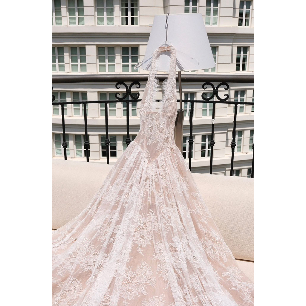 Đầm maxi ren cổ yếm xoè công chúa sang trọng