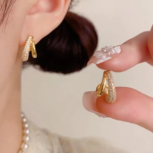 V.I.T Accessories | Bông tai tròn đính đá (2 màu)