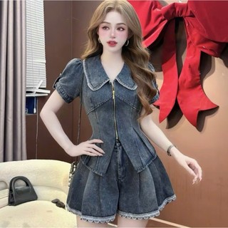 Set bộ váy jean áo cổ bẻ thiết kế khóa kéo ôm eo phối váy dáng chữ A viền ren trắng