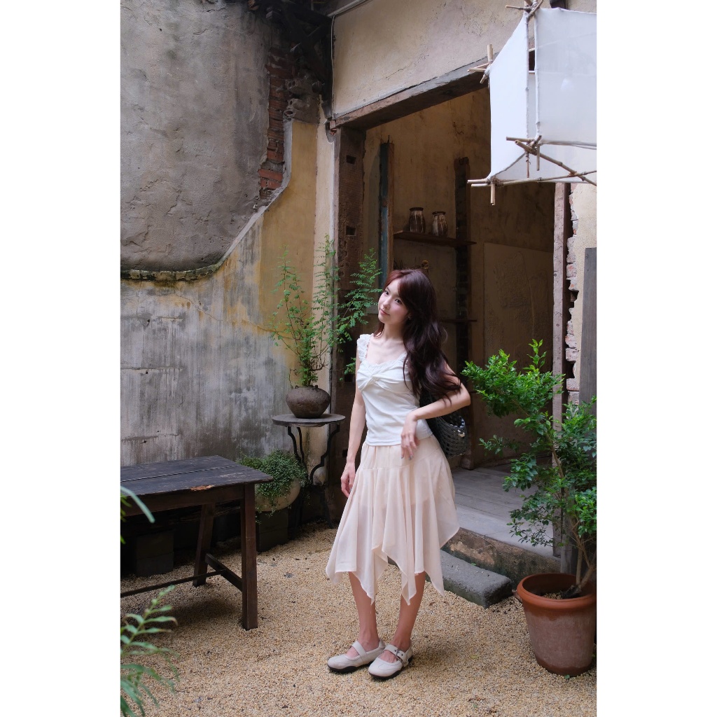 Lyra Skirt (TSW) Chân váy voan xòe lệch tà phối khuy Nữ the.sweaterweather