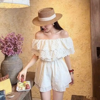Bộ liền quần đùi màu vàng và áo trễ vai bo chun chất voan thêu đục lỗ