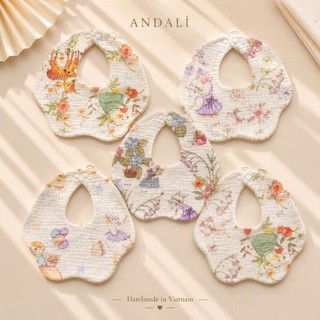 Set 2 YẾM CỔ TÍCH XÔ MUSLIN cổ hoa CHO BÉ – MẪU MỚI SIÊU DỄ THƯƠNG
