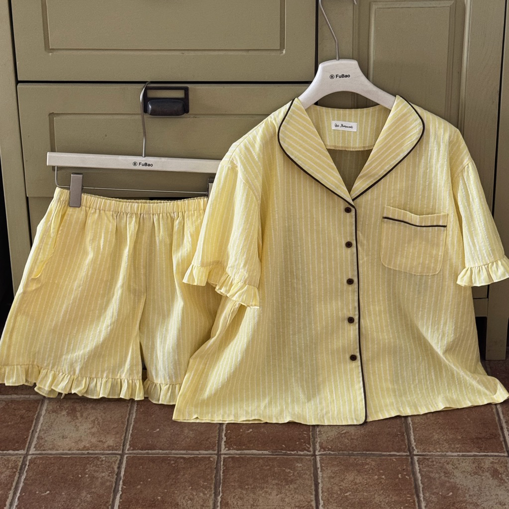 [THE RIBBON CLUB] QiXi Homewear Bộ đồ ngủ nữ sọc vàng pastel tay bèo