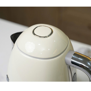 Ấm Siêu Tốc Smeg KLF04 Dung Tích 1.7L, phong cách Retro cổ điển Cao Cấp Thời Thượng GermanySnT HCM