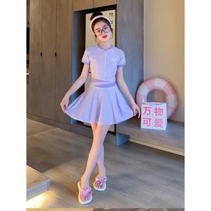 Đồ bơi bé gái liền thân chân váy xòe màu tím nhẹ – Đồ bơi trẻ em khóa kéo trước chất vải mềm co giãn