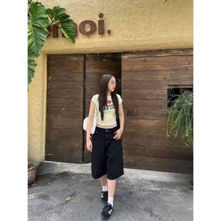 Quần Jean Lửng Hydra Phối Tag Da Đỏ Nổi Bật