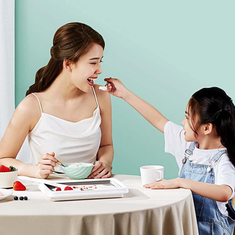 Máy làm kem tại nhà Mocato M605 kem cuộn Thái Lan không dùng điện nhanh chóng, dễ sử dụng
