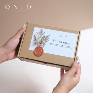 Bộ quà tặng nến, sáp thơm và đế gỗ thông - Quà tặng sinh nhật, Zodiac Collection - ONIÕ
