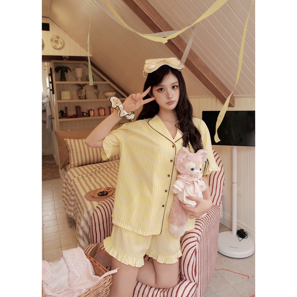 [THE RIBBON CLUB] QiXi Homewear Bộ đồ ngủ nữ sọc vàng pastel tay bèo