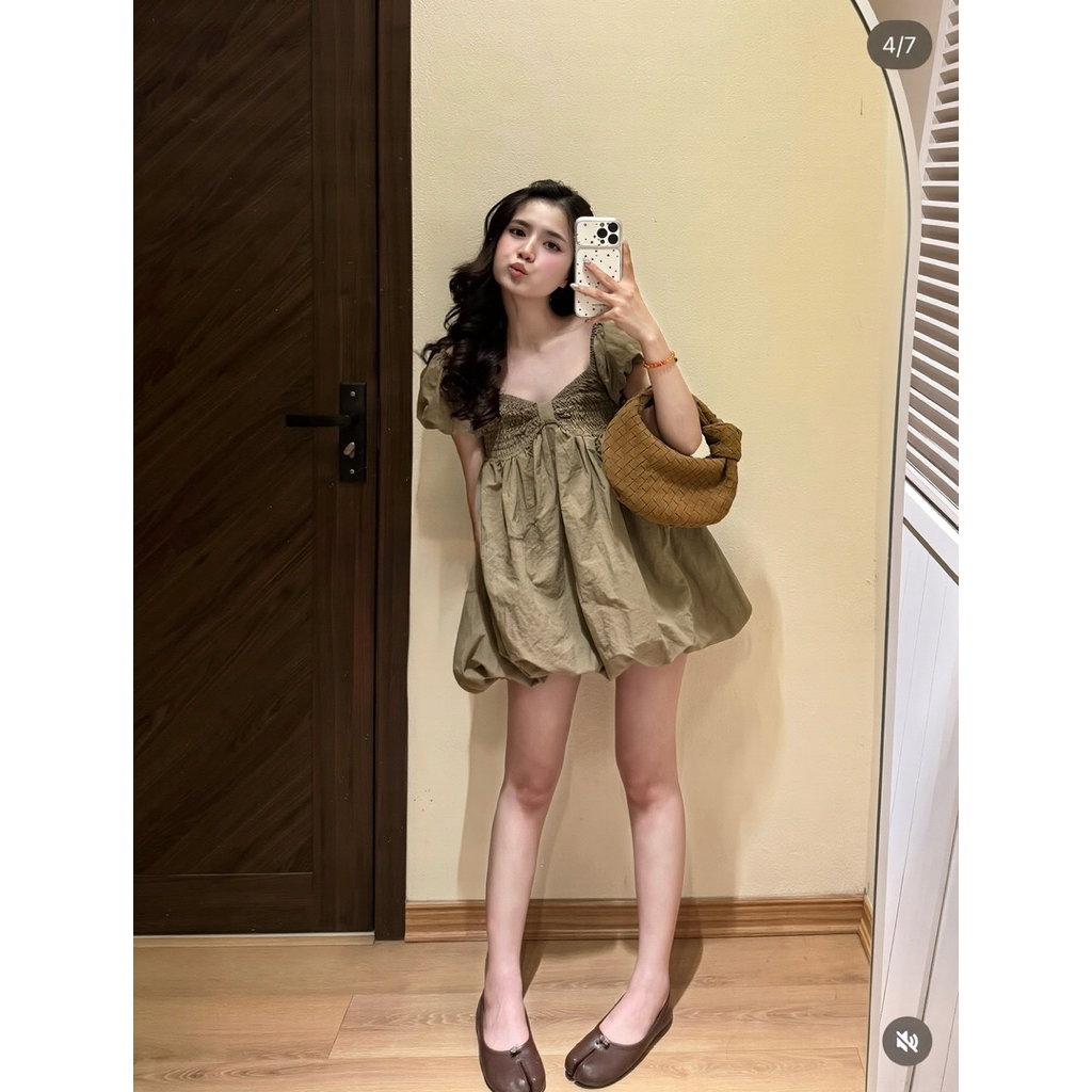 Váy Bí Phồng Gió Nhăn Nhún Chun Nguc Cổ V Dáng Bí Phồng Almira | BigBuy360 - bigbuy360.vn