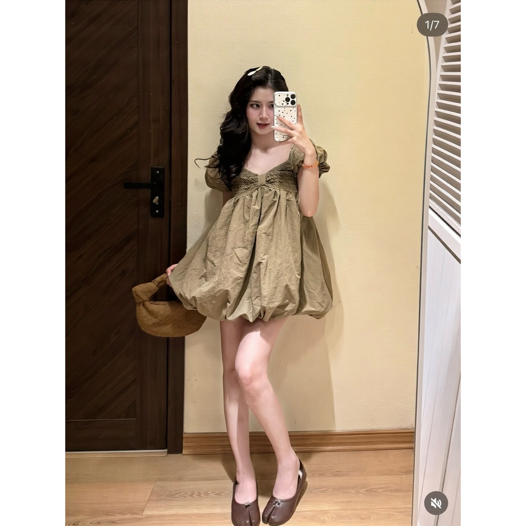 Váy Bí Phồng Gió Nhăn Nhún Chun Nguc Cổ V Dáng Bí Phồng Almira | BigBuy360 - bigbuy360.vn