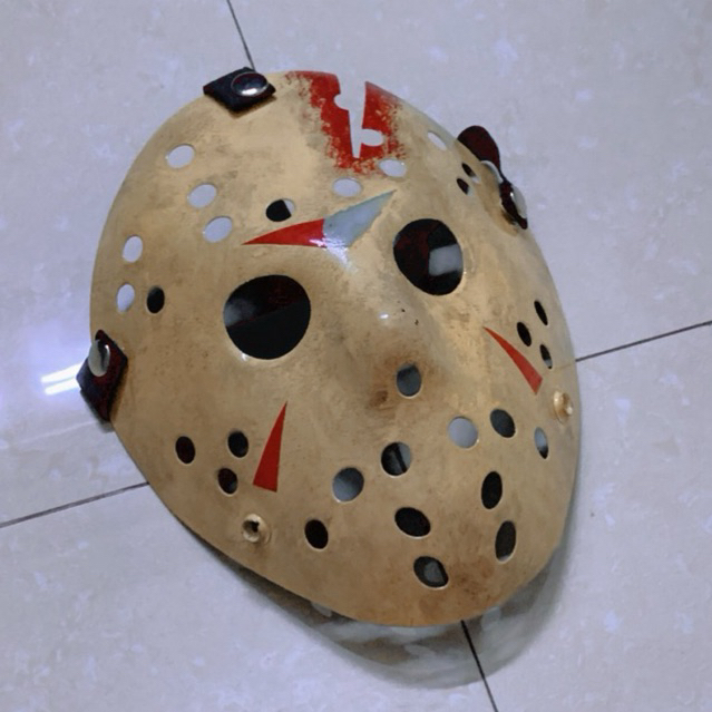 Mặt nạ Jason trong phim Thứ Sáu ngày 13 Phần 4