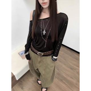 Áo thun dài tay đính đinh cổ áo rộng trễ vai 260 TCHOOSE