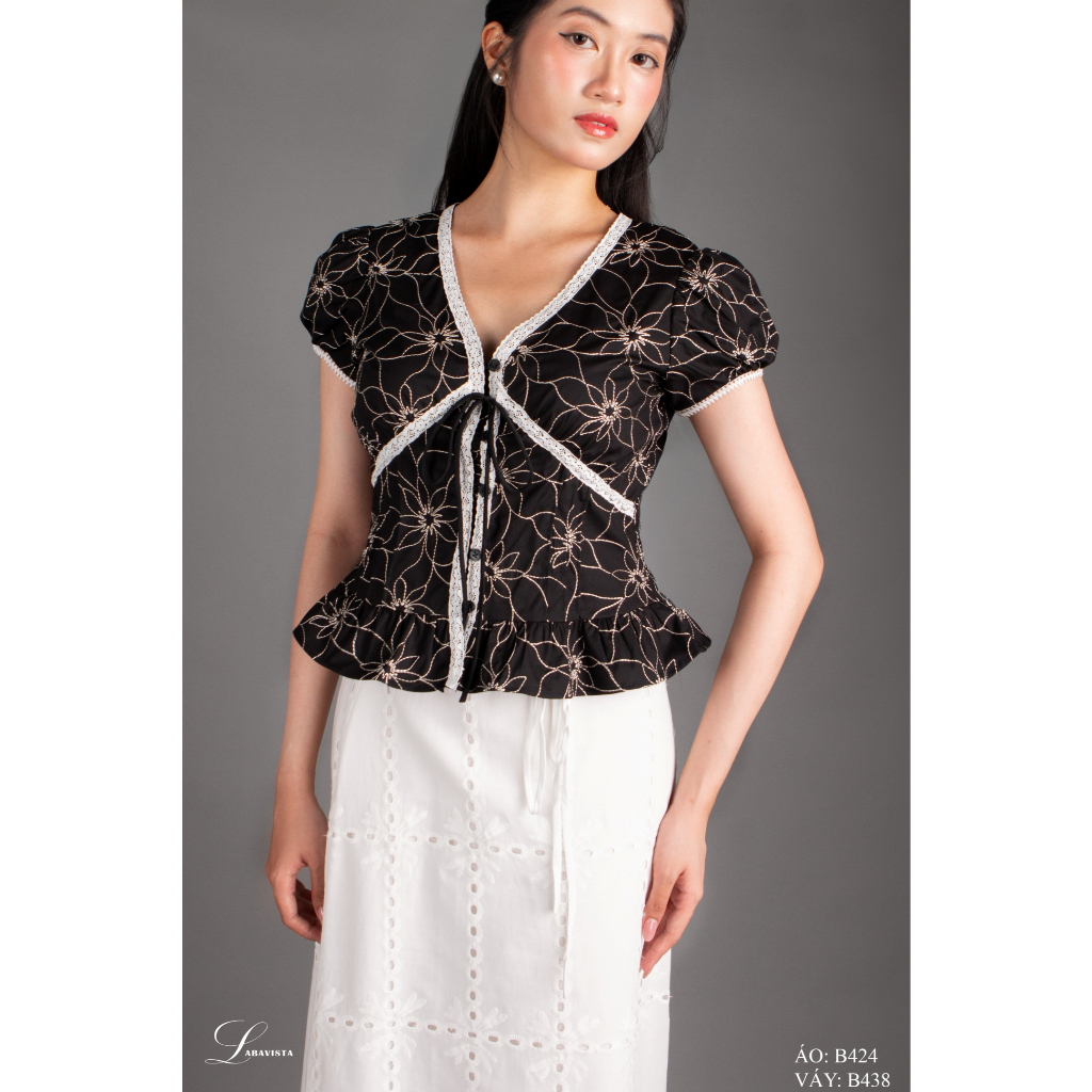 LABAVISTA Áo kiểu nữ vải thêu phối viền ren cổ V thắt nơ cách điệu trẻ trung nhẹ nhàng nàng thơ