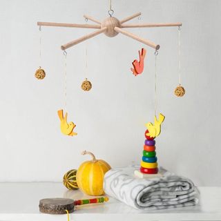 bộ khung treo đồ chơi nôi cho trẻ sơ sinh di động bằng gỗ