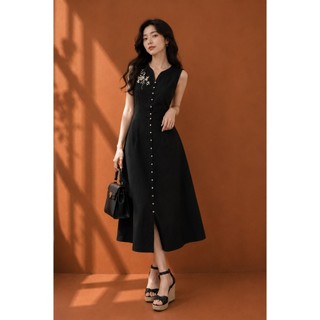 SWANLAKE | Váy Đầm Nữ Suông Dài Sát Nách Cài Nút Cổ Chữ V Vải Linen Thêu Hoa Công Sở Dạo Phố D13735