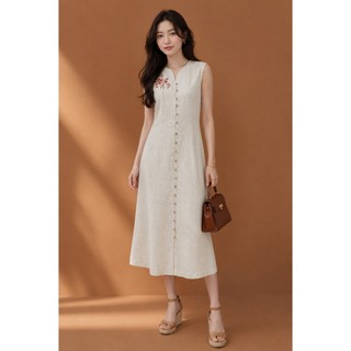 SWANLAKE | Váy Đầm Nữ Suông Dài Sát Nách Cài Nút Cổ Chữ V Vải Linen Thêu Hoa Công Sở Dạo Phố D13735