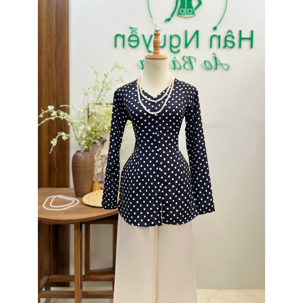Hân Nguyễn Áo Bà Ba - B.A212 - Áo Bà Ba Dolly Chấm Bi Lụa Bảo Anh Cổ Tim Dây Kéo Nút Nụ ( Quần Lụa )