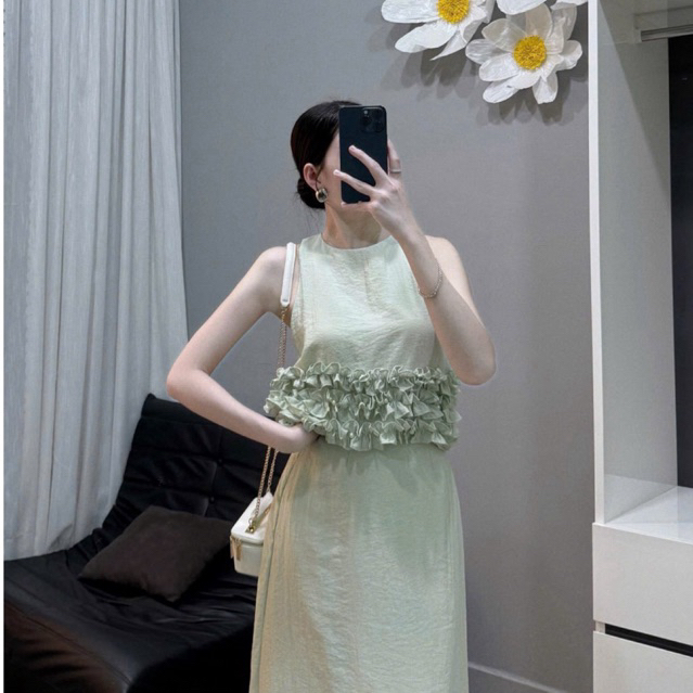 [HOT TREND HÈ] Đầm Dài Dáng Suông Màu Kem Nhún Hoa Eo – Nhẹ Nhàng