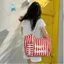 Túi Tote 𝐒𝐚𝐦𝐩𝐭𝐲 Dáng Tote Mềm In Chữ Sọc Dọc Vải Canvas Phối Quai Da Phong Cách Hàn Quốc 2026