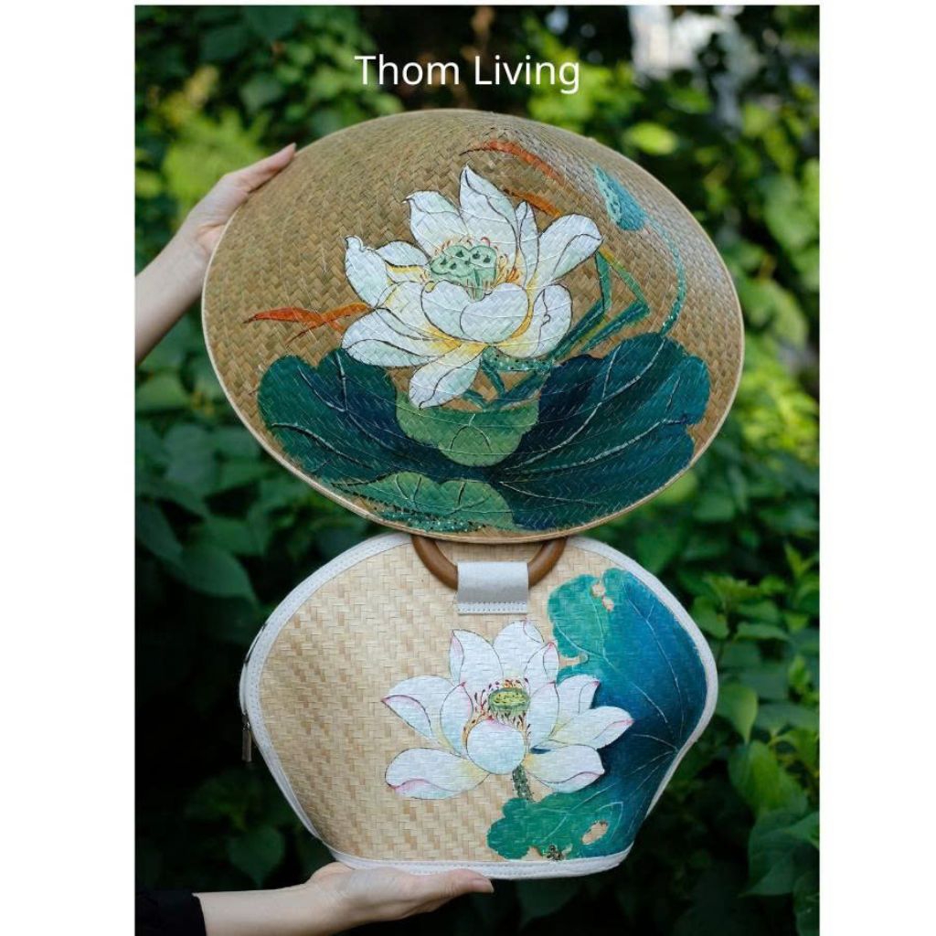 Set nón lá giỏ cỏ bàng vẽ hoa sen trắng truyền thống làm quà tặng độc đáo