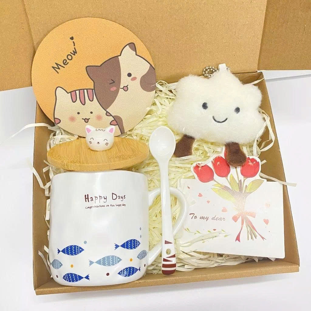 [Best Seller] Set Quà Tặng Cốc Sứ Cá Nắp Gỗ KHẮC TÊN THEO YÊU CẦU kèm thìa, nắp, Phụ Kiện Xinh Tặng Bạn Bè Người Thân