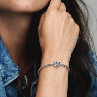 Charm Pandora Moments Bạc Hình Trái Tim Họa Tiết Ngôi Sao - Openwork Family Heart & Star Charm