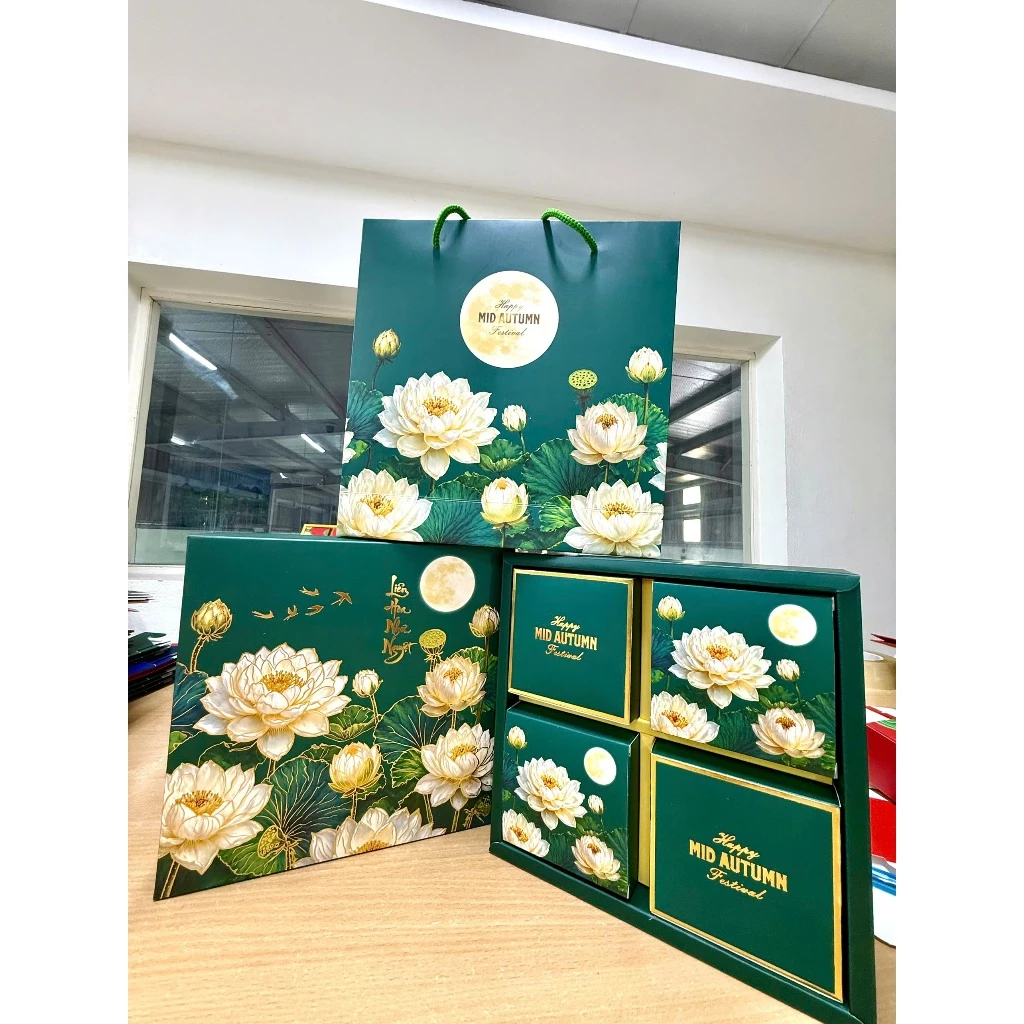 Combo 4 bánh trung thu Tân Xuân 200gr 1 trứng kèm Hộp + túi