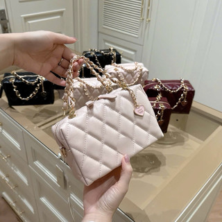 Chio2nd - Túi Cốp Dáng Hộp Charm Tim Chần Trám Kèm Quai Đeo